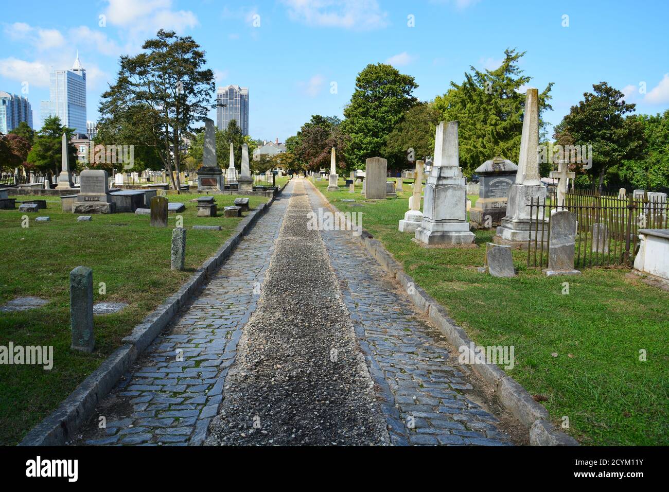 Il Cimitero della Citta' Vecchia di Raleigh, appena ad est del centro citta', e' stato fondato nel 1798 ed e' il luogo di riposo finale di molti dei padri fondatori della citta'. Foto Stock