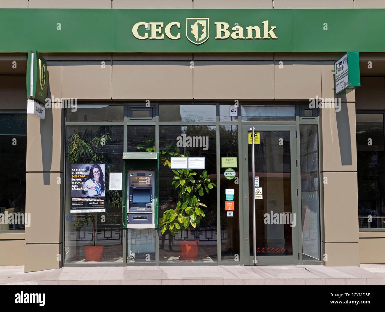 GALATI, ROMANIA - 10 SETTEMBRE 2015. Agenzia bancaria CEC a Galati. La CEC  Bank è un istituto bancario rumeno di proprietà statale Foto stock - Alamy