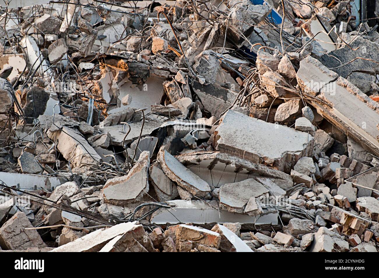 macerie e detriti dopo la demolizione dell'edificio Foto Stock