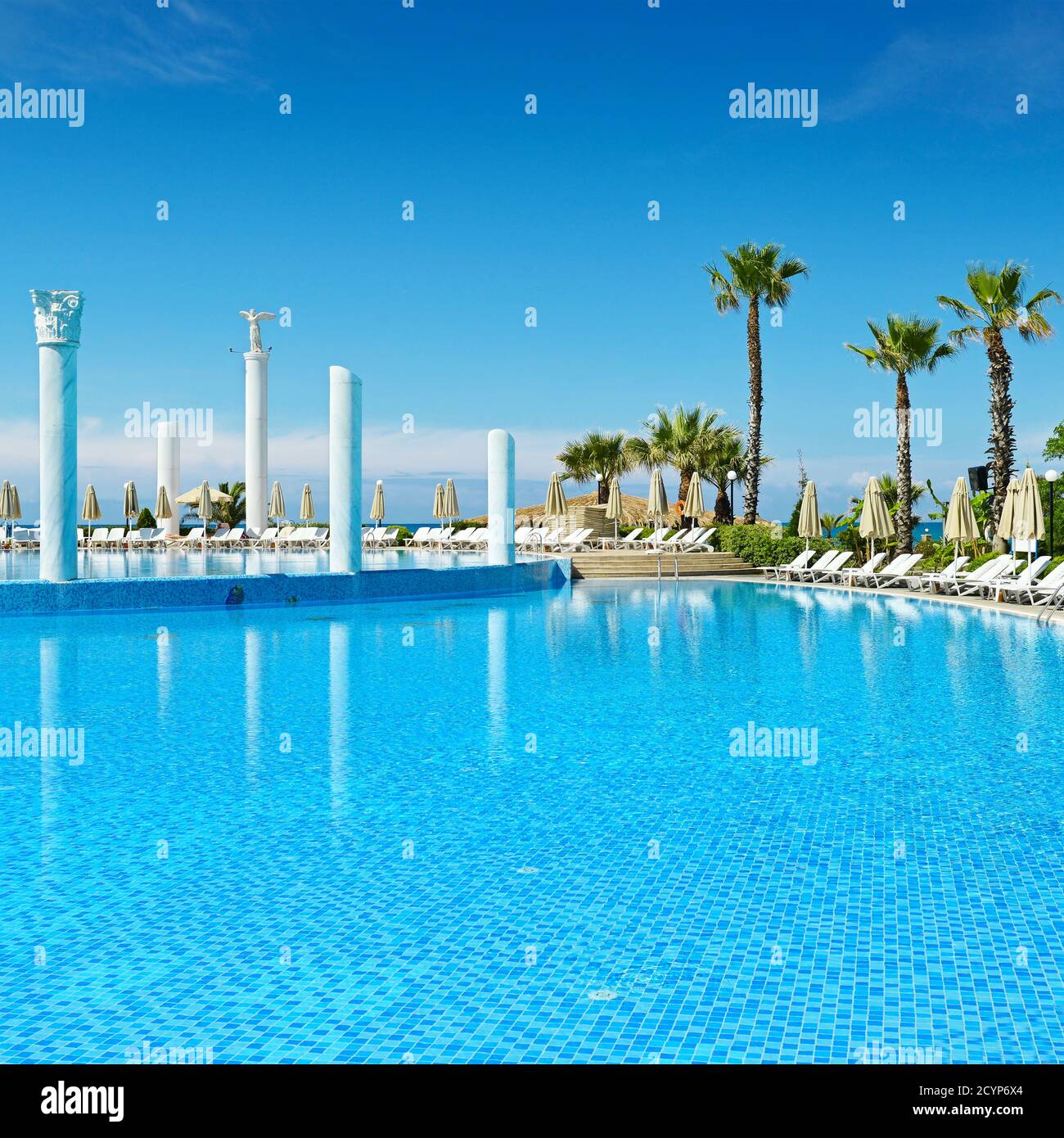 Piscina all'aperto sulla spiaggia Foto Stock