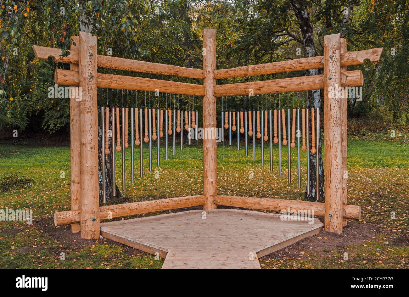 Legno e metallo vento suono in strada. Decorazione musicale di Bbackground. Foto Stock