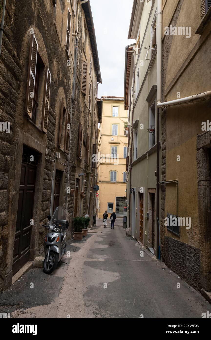 rieti, italia ottobre 02 2020: Architettura di vicoli, piazze e palazzi della città di Rieti Foto Stock