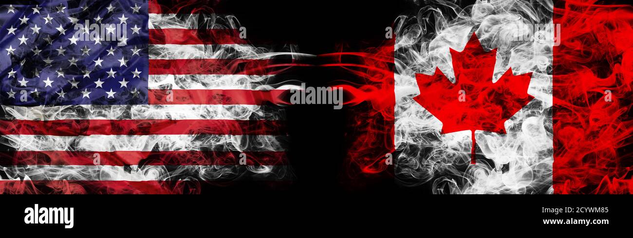 Bandiera americana e bandiera canadese in forma di fumo su sfondo nero.concetto di business di conflitto mondiale e guerra. Metafora America vs Canada. Dollaro Foto Stock