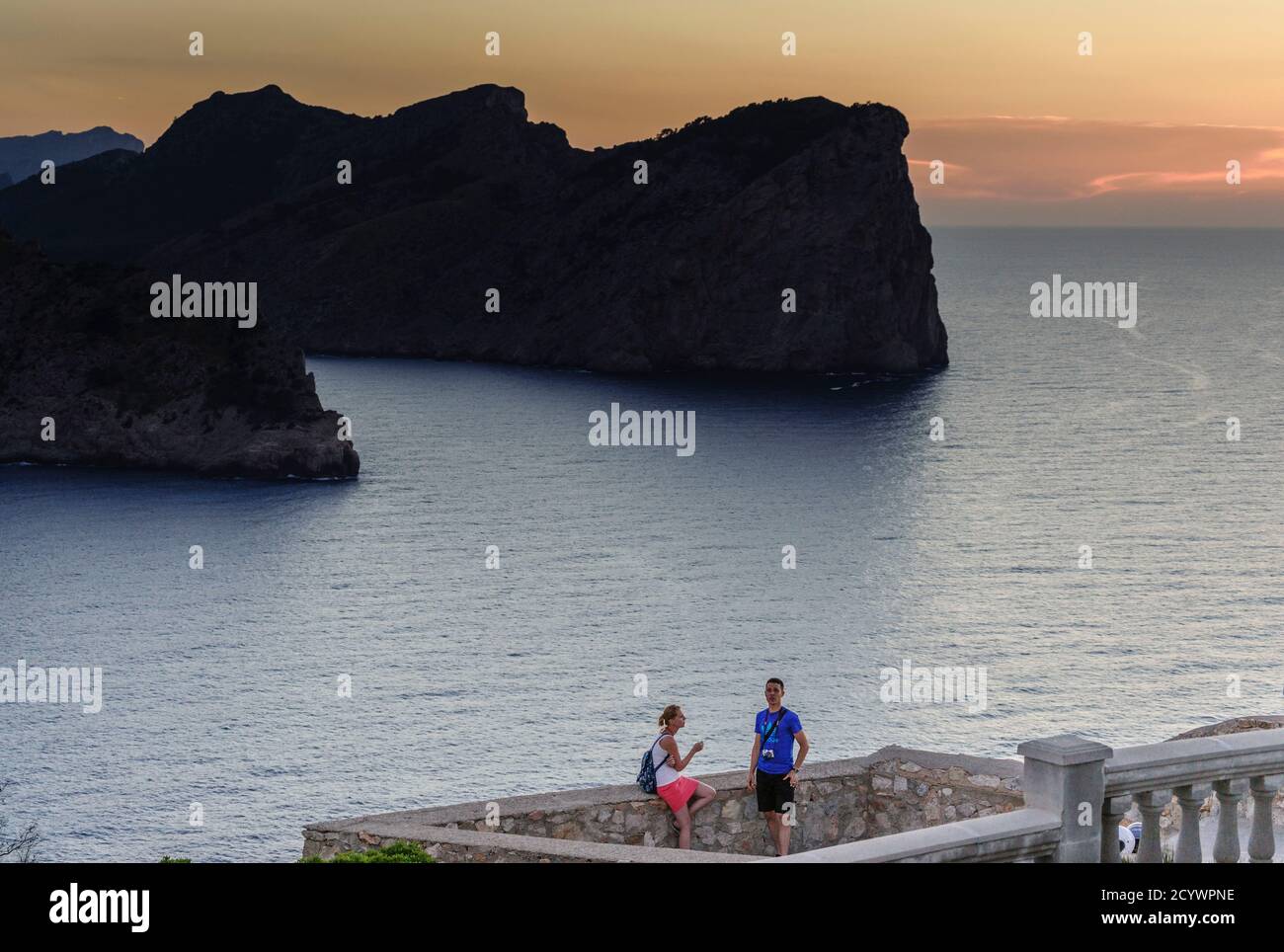 atardecer en el faro de Formentor,proyectado por Emili Pou en 1927, cabo de Formentor, Pollença,mallorca, islas baleares, spagna, europa Foto Stock