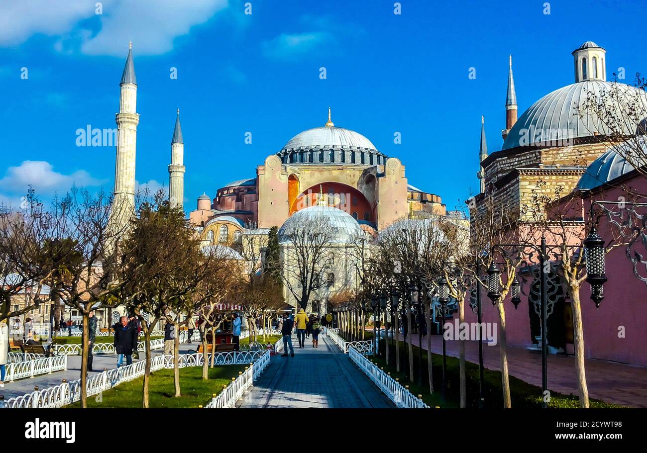 Vista di Hagia Sophia, basilica patriarcale cristiana, moschea imperiale e ora un museo. Istanbul, Turchia Foto Stock