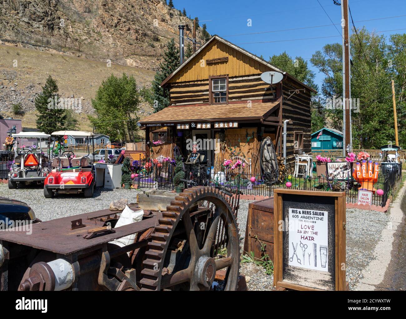 Georgetown, Colorado/USA - 10 settembre 2020: Un parrucchiere bizzarro Foto Stock