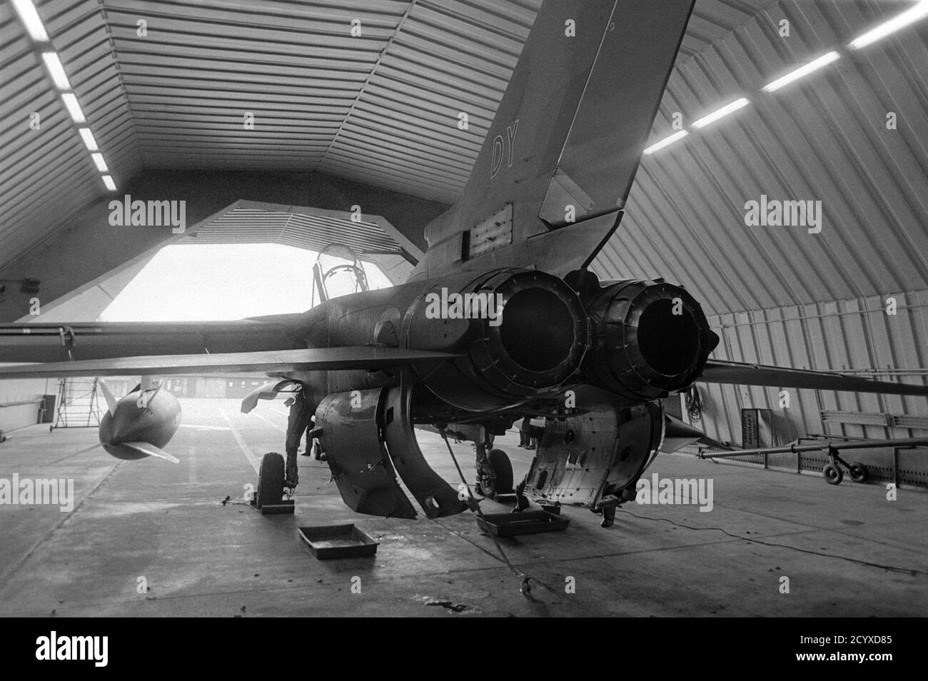 Nato in Germania, British Tornado sciopero nel suo rifugio blindato presso la base aerea RAF Bruggen (settembre 1984) Foto Stock