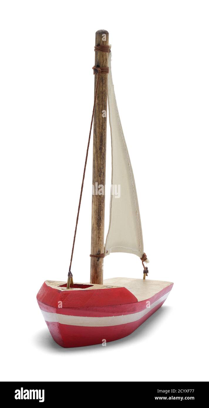 Red Wood Toy Barca a vela modello vista frontale isolato su bianco. Foto Stock
