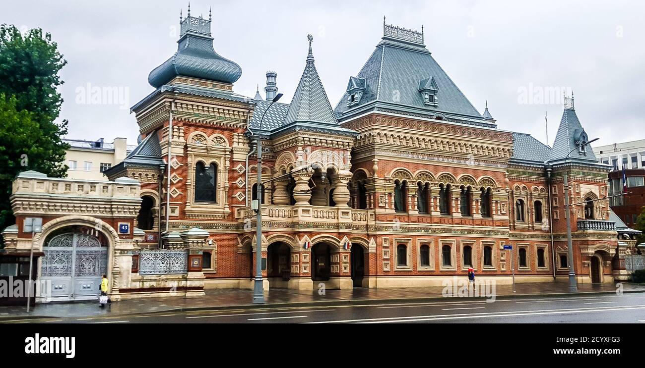 L'Igumnov House è un palazzo storico situato nel quartiere di Yakimanka. Ambasciata francese. Mosca, Russia Foto Stock