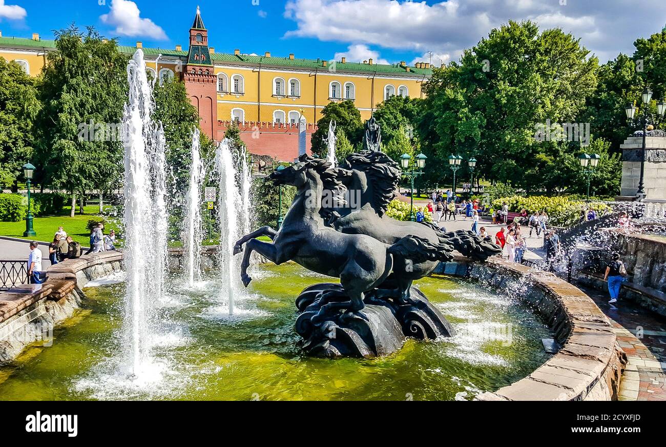 Fontana quattro stagioni con cavalli in Piazza Manezh nel Giardino Alexander. Mosca, Russia Foto Stock