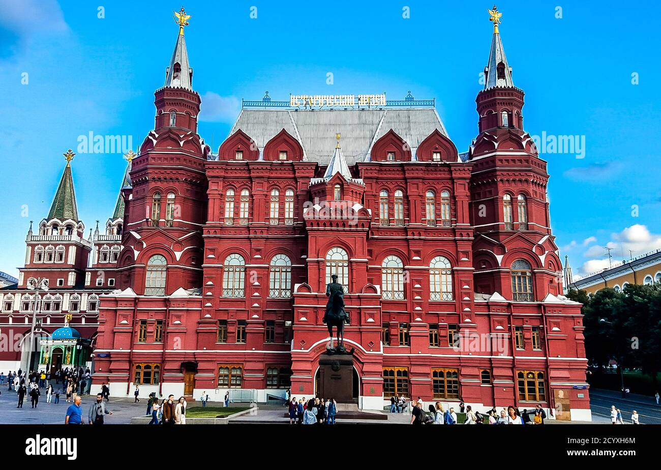 Museo storico statale e monumento al maresciallo Zhukov sulla piazza rossa. Mosca, Russia Foto Stock