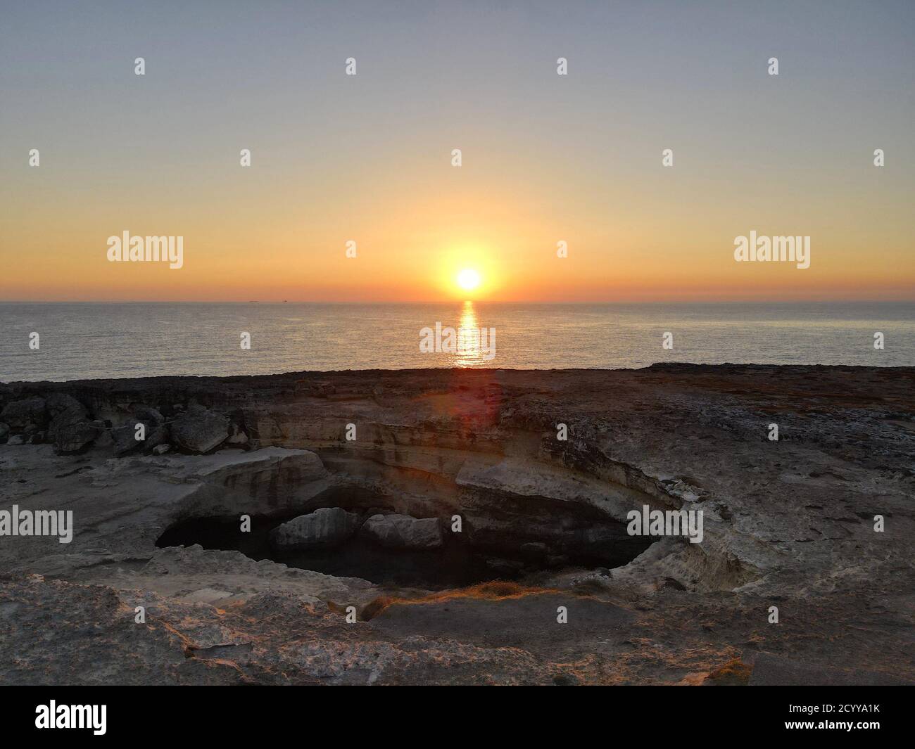 Veduta aerea - Grotta della Poesia, Puglia. Uno dei luoghi più famosi della Puglia durante l'alba, a sud d'Italia Foto Stock