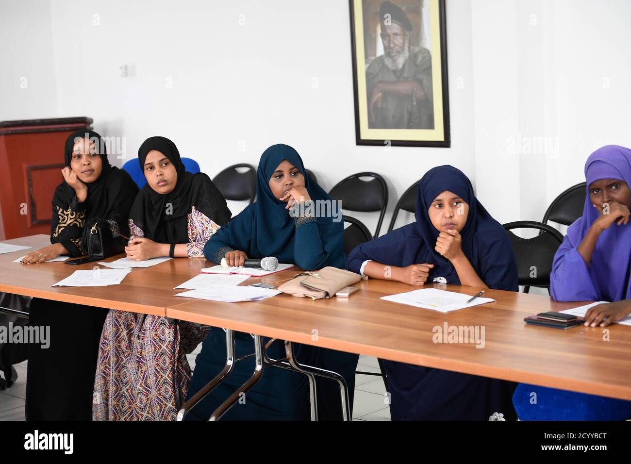 I partecipanti partecipano a un seminario sulla revisione costituzionale e i diritti di genere in Somalia, organizzato dalla missione dell'Unione africana in Somalia (AMISOM) il 13 maggio 2019 a Mogadiscio. Foto Stock
