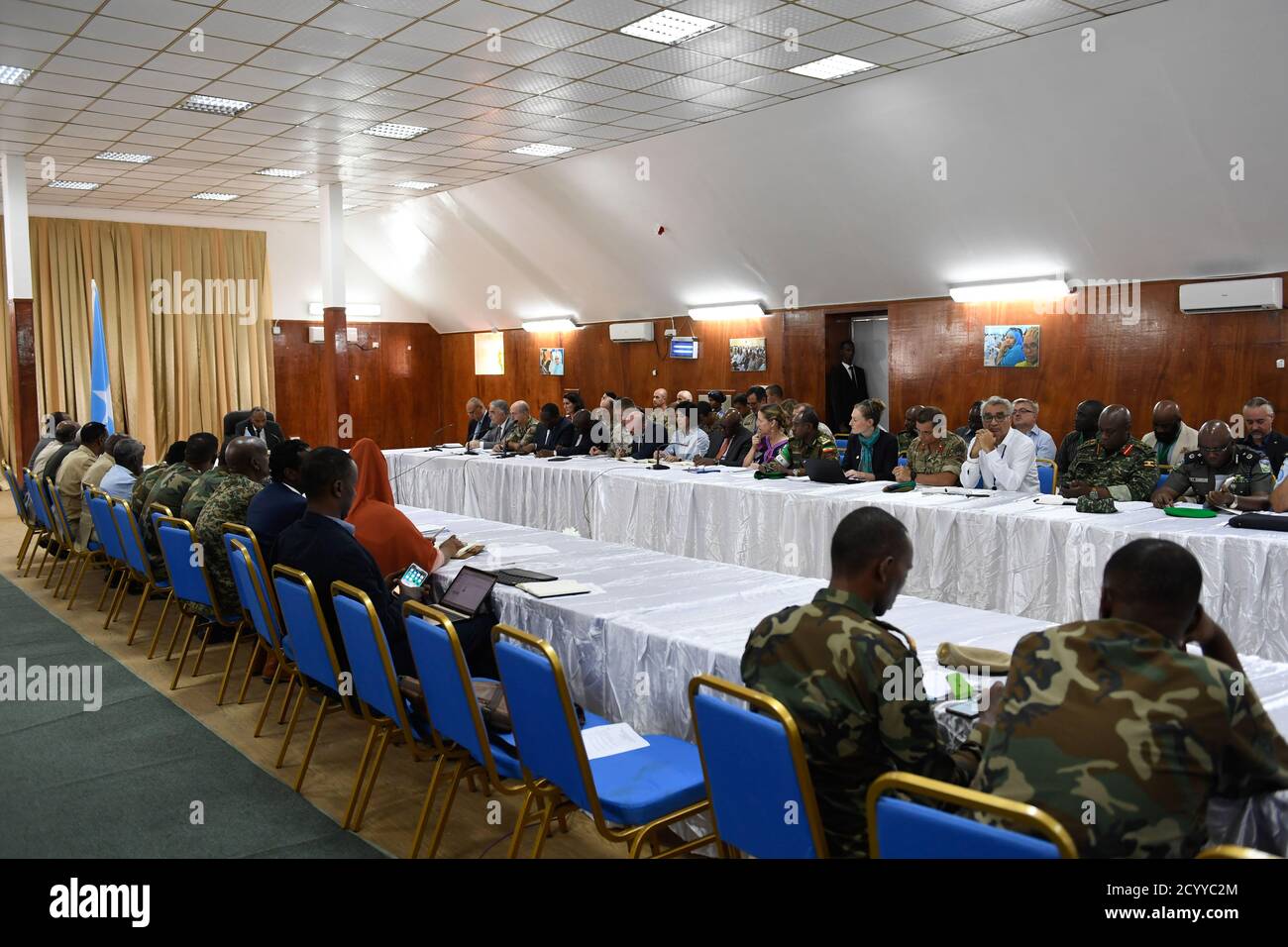 Il 18 maggio 2019, rappresentanti del governo federale somalo e partner internazionali si sono riuniti a Mogadiscio per esaminare le operazioni congiunte tra l'esercito nazionale somalo (SNA) e l'AMISOM nella lotta contro al-Shabaab. Foto Stock