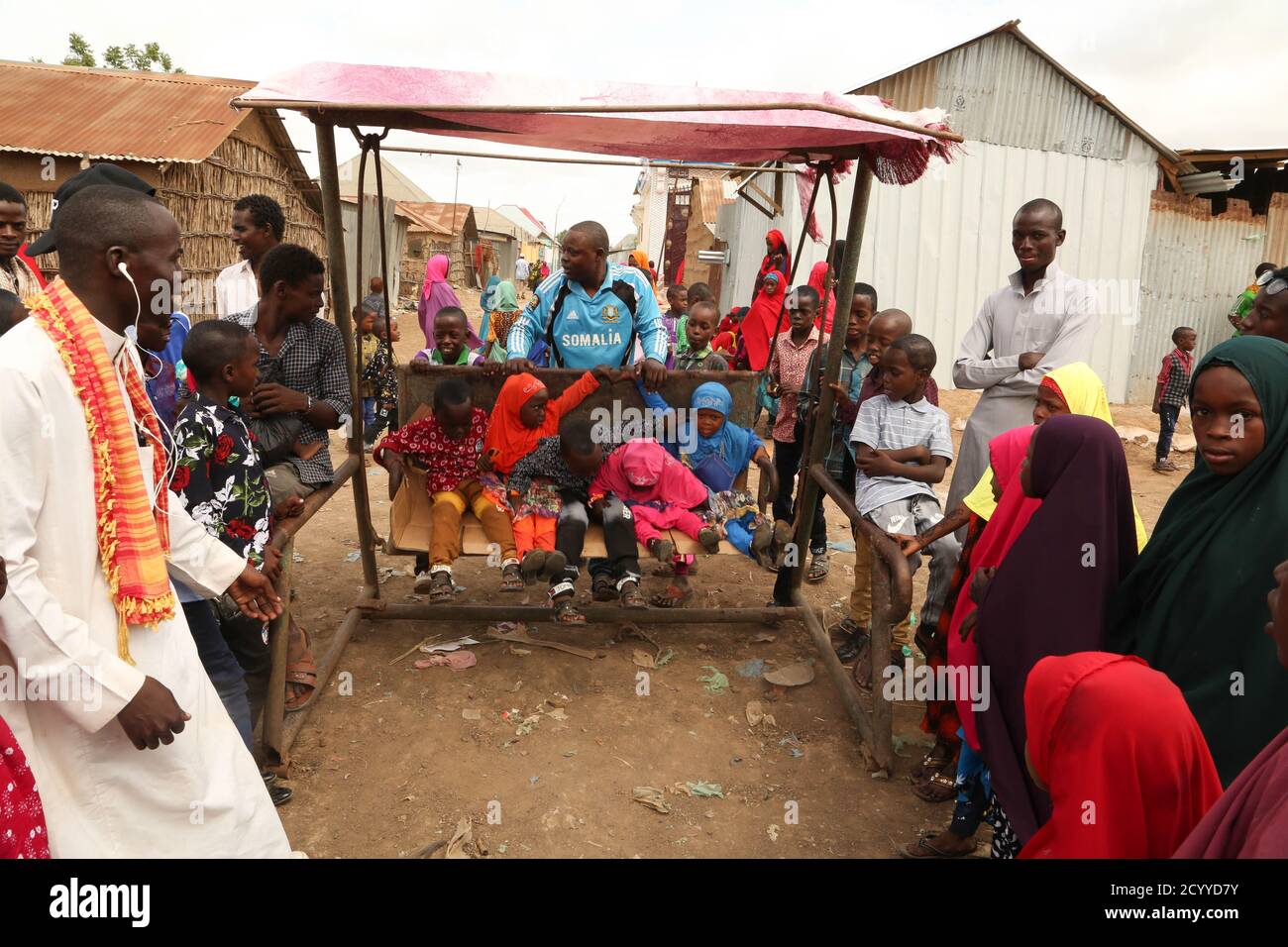 I bambini si divertono a Jowhar, Stato di Hirshabelle, Somalia, il 4 giugno 2019, festeggiamo Eid ul-Fitri, che segna la fine del Ramadan. Foto Stock