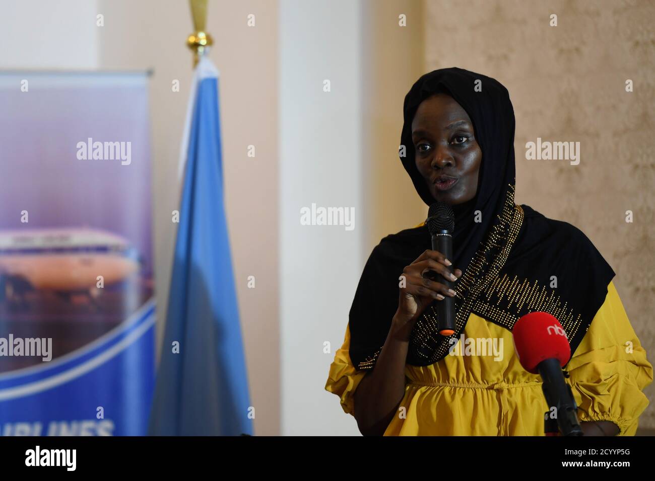 Jennifer Bamuturaki, direttore commerciale di Uganda Airlines, interviene durante una cerimonia per lanciare i voli diretti di Uganda Airlines tra Entebbe e l'aeroporto internazionale Aden Abdulle, a Mogadiscio il 29 agosto 2019. Foto Stock