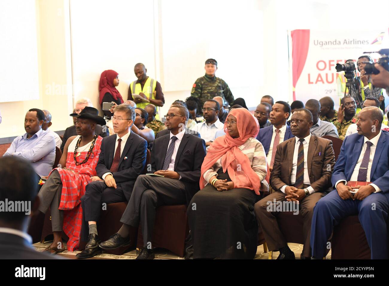 Il 29 agosto 2019, alti funzionari del governo somalo, della missione dell'Unione africana in Somalia (AMISOM) e diplomatici hanno partecipato a una cerimonia a Mogadiscio per lanciare i voli diretti della Uganda Airlines tra Entebbe e l'aeroporto internazionale Aden Abdulle di Mogadiscio. Foto Stock
