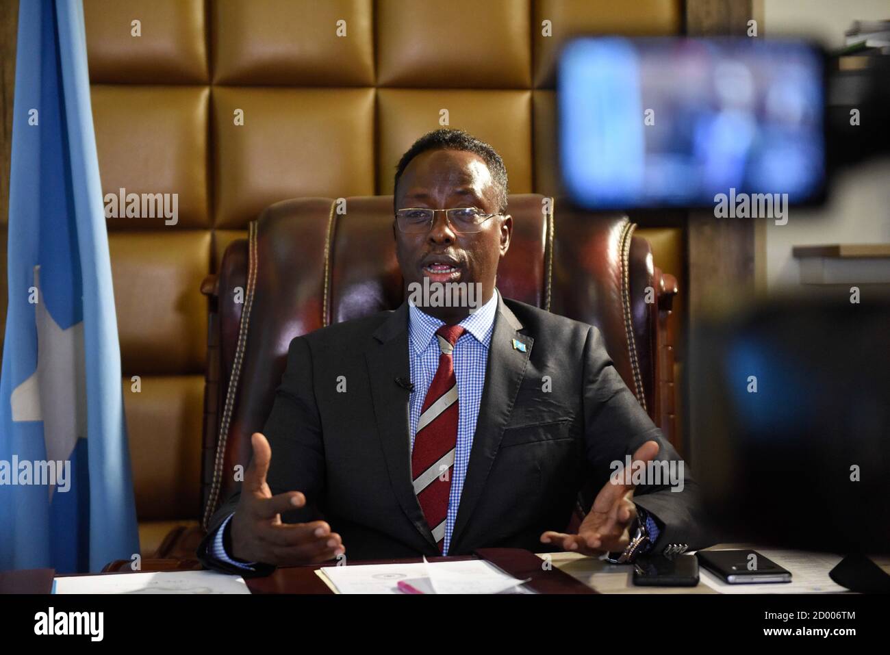 Il 10 dicembre 2019, il ministro somalo dell'informazione, della cultura e del turismo ha rilasciato un'intervista a Mogadiscio, discutendo varie questioni relative allo sviluppo culturale e turistico della Somalia. La conversazione si è concentrata anche sugli sforzi del governo nel settore dei media. Foto Stock