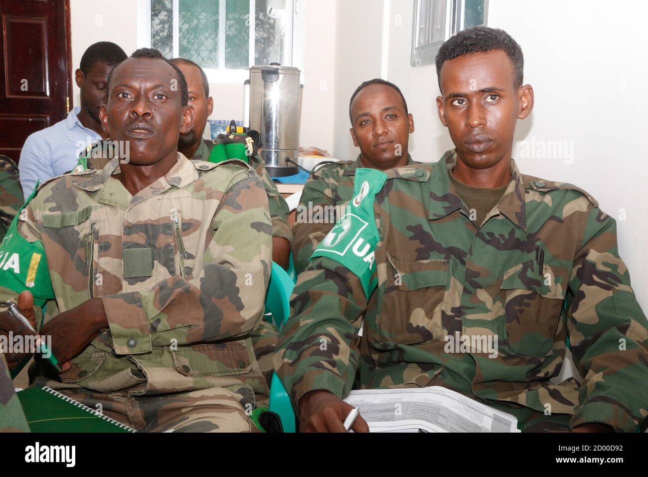 Gli ufficiali militari dell'esercito nazionale somalo partecipano a un workshop di coordinamento civile-militare di quattro giorni a Beletweyne, Somalia, dal 26 al 30 gennaio 2020. Foto Stock