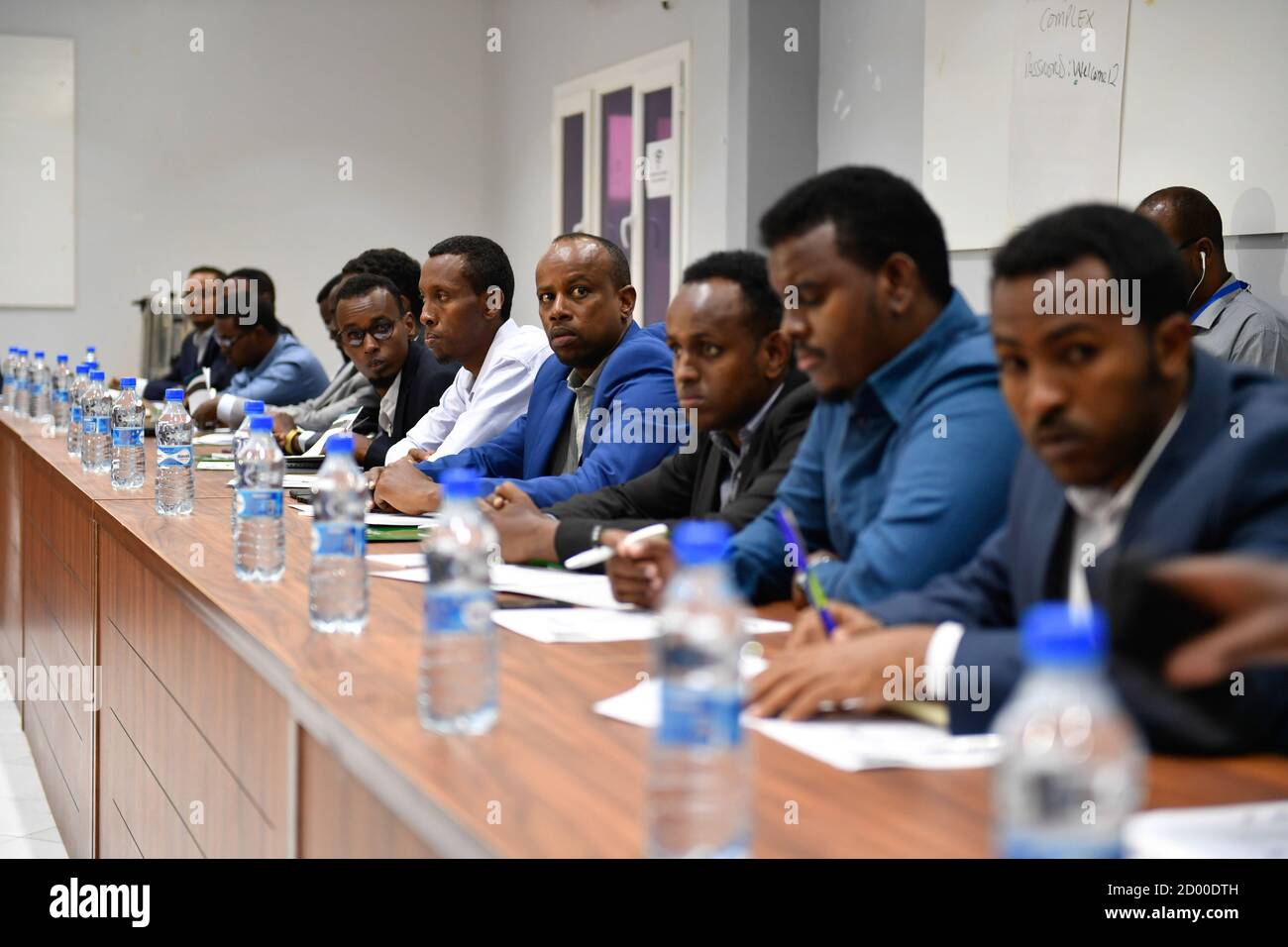 Funzionari del Ministero federale dell'informazione, della cultura e del turismo e ministeri dell'informazione negli Stati membri federali della Somalia partecipano a un workshop di due giorni sulla messaggistica unificante, in linea con il piano di transizione somalo, nell'ambito dei preparativi per le prossime elezioni del 2020/21. Il workshop si è svolto a Mogadiscio il 02 febbraio 2020. Foto Stock