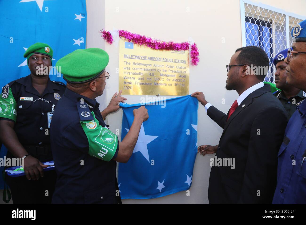 Il 19 febbraio 2020, il Ministro della sicurezza di Hirshabelle e il Commissario di polizia dell'AMISOM hanno inaugurato una stazione di polizia di nuova costruzione presso l'aeroporto Ugas Khalif di Beletweyne, Somalia, consegnata alla polizia somala. Foto Stock