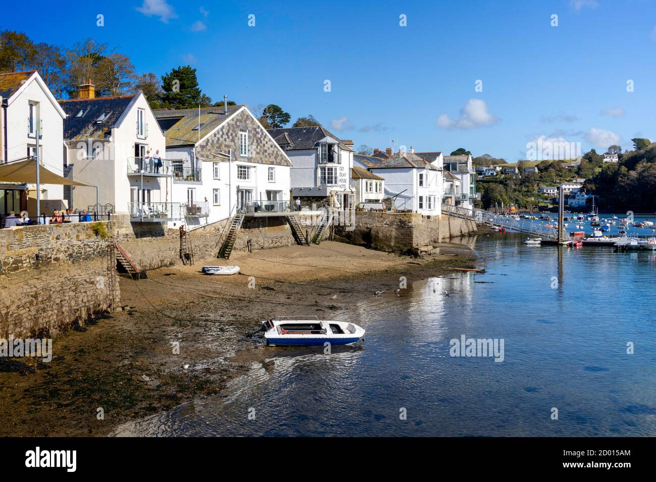 Piccola cittadina di pescatori di Fowey sulla costa della Cornovaglia Foto Stock