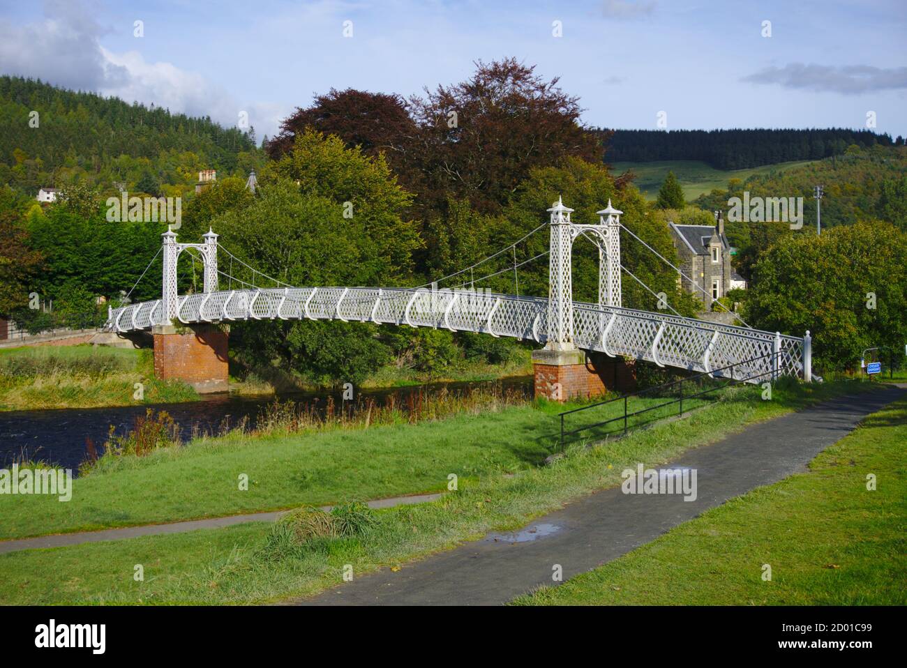 Categoria B elencato Priorsford Bridge (solo pedonale) attraverso il fiume Tweed in Peebles, Scottish Borders, Regno Unito. Foto Stock