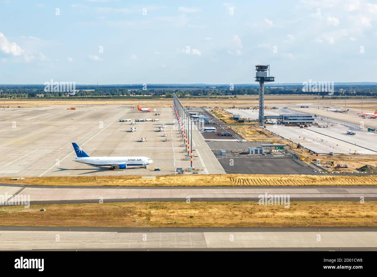 Berlino, Germania - 19 agosto 2020: Berlino Brandeburgo Aeroporto BER Torre aerea vedere foto in Germania. Foto Stock