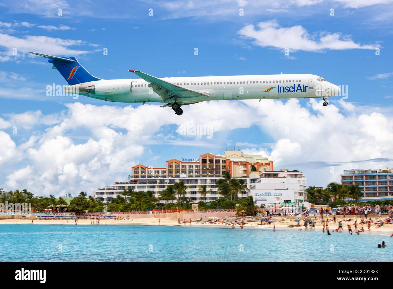 Sint Maarten, Antille Olandesi - 17 settembre 2016: Aereo Insel Air McDonnell Douglas MD-83 all'aeroporto di Sint Maarten, Antille Olandesi Foto Stock