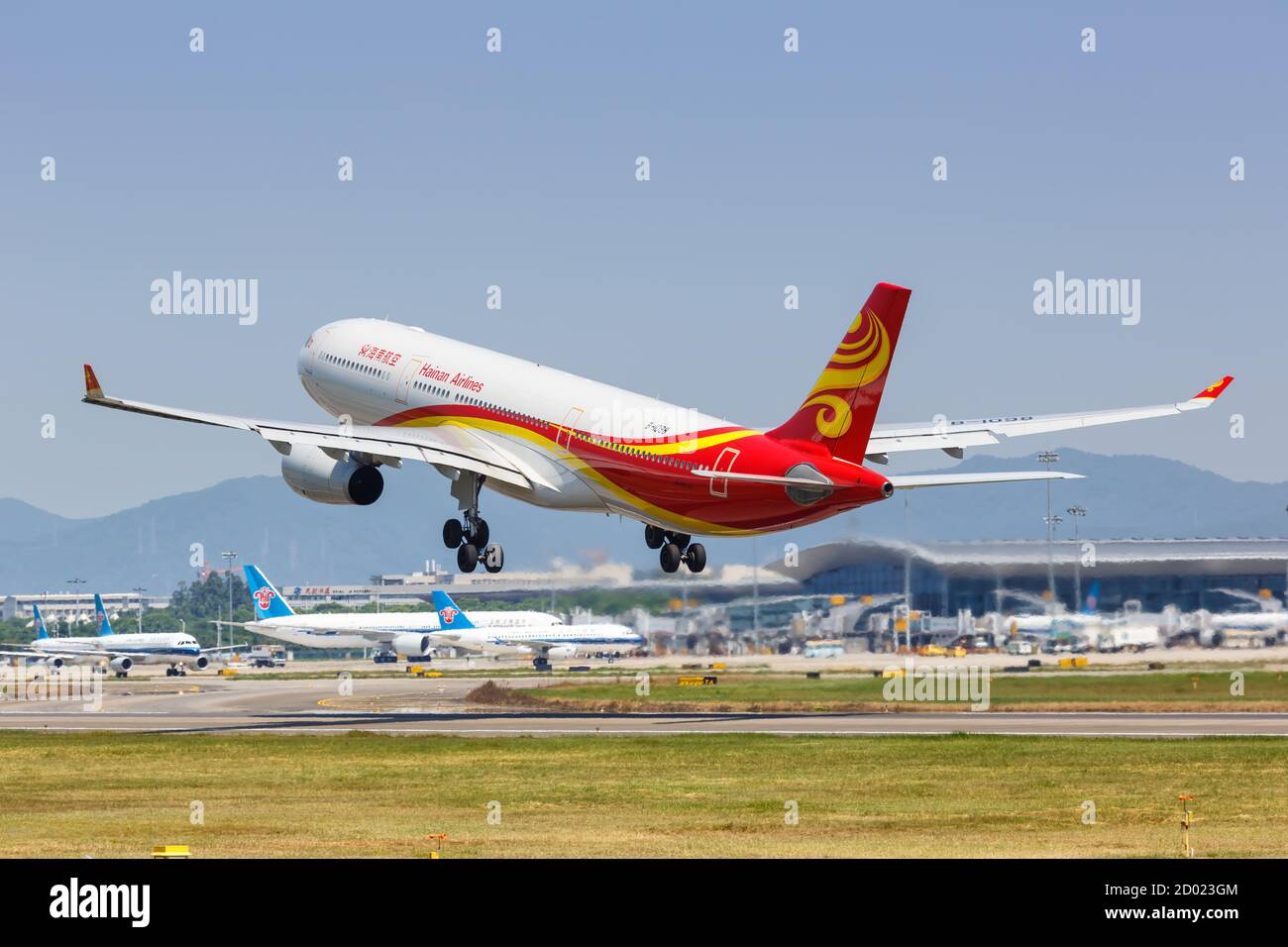 Guangzhou, Cina - 23. Settembre 2019: Ein Airbus A330-300 Flugzeug der Hainan Airlines mit dem Kennzeichen B-1098 auf dem Flughafen Guangzhou Baiyun Foto Stock