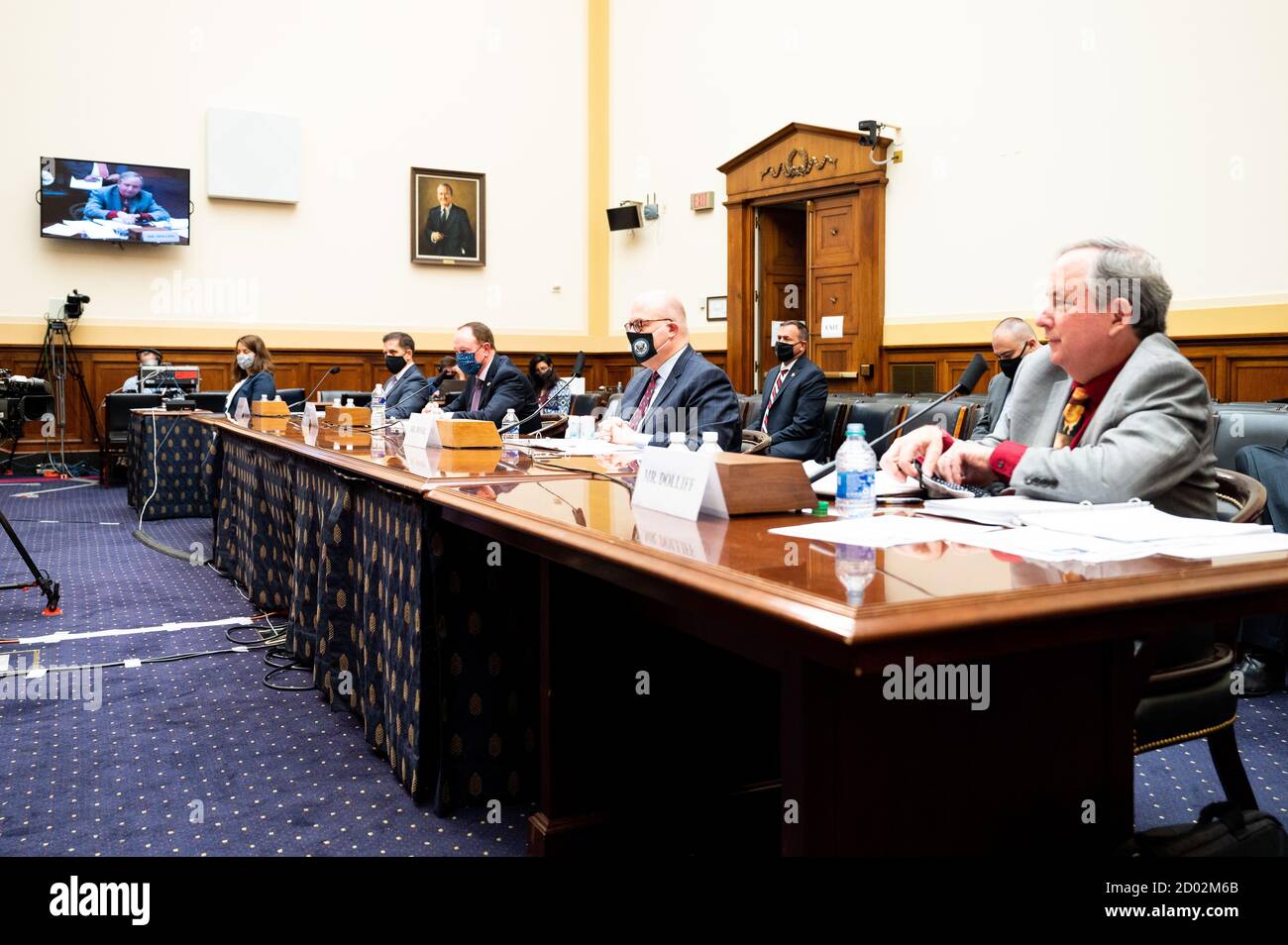 2 ottobre 2020 - Washington, DC, Stati Uniti: David Lasseter, Vice Segretario aggiunto della Difesa per contrastare le armi di distruzione di massa, Dipartimento della Difesa degli Stati Uniti, Vayl Oxford, Direttore, Agenzia per la riduzione delle minacce alla Difesa, Dipartimento della Difesa degli Stati Uniti, Jonathan Moore, Vice Segretario aggiunto, Bureau of Oceans and International Environmental and Scientific Affairs, Dipartimento di Stato degli Stati Uniti, Phillip Dolliff, Vice Segretario aggiunto per i programmi di non proliferazione, Ufficio di sicurezza internazionale e non proliferazione, Dipartimento di Stato degli Stati Uniti, in un'audizione di commissione congiunta da parte della Camera Foto Stock