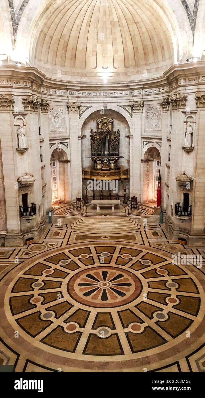 Interno del Pantheon Nazionale (Chiesa di Santa Engracia). Lisbona, Portogallo Foto Stock