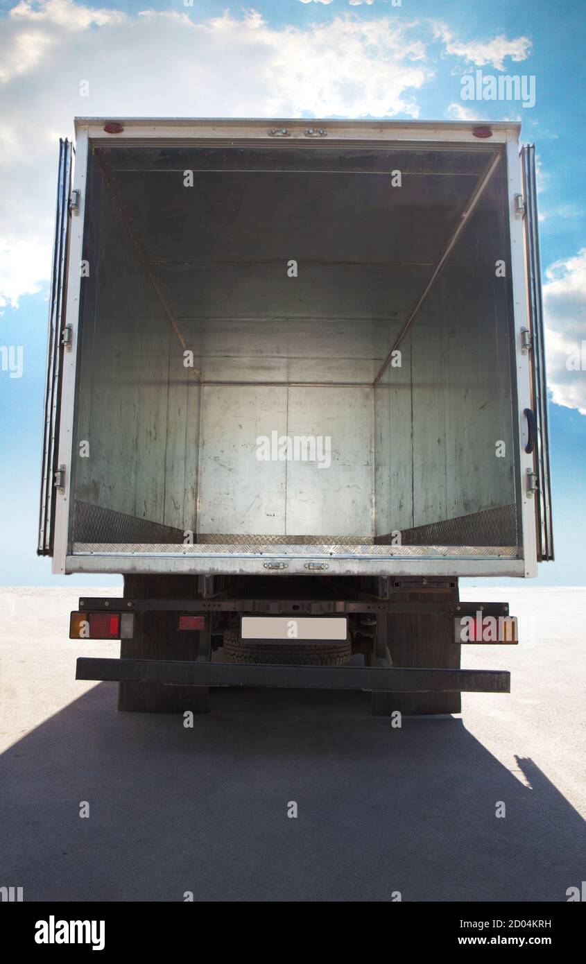 aprire il contenitore in metallo vuoto del carrello Foto Stock