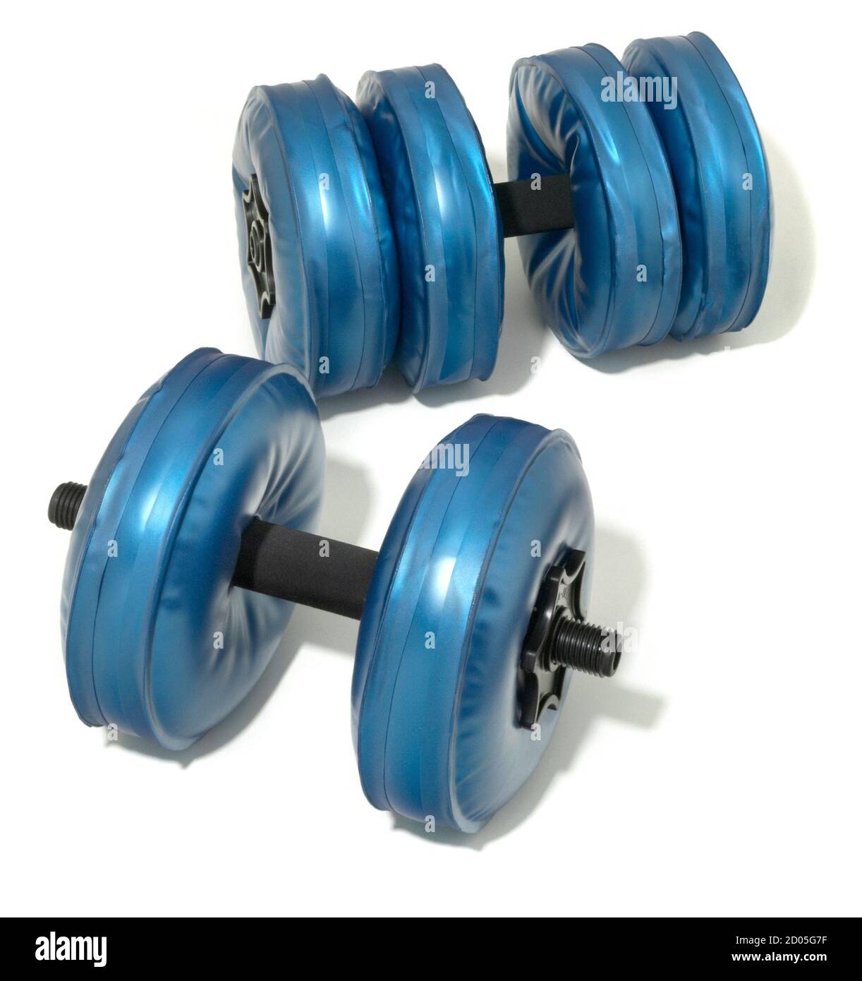 aquabells dumbbells pesi di viaggio fotografati su uno sfondo bianco Foto Stock