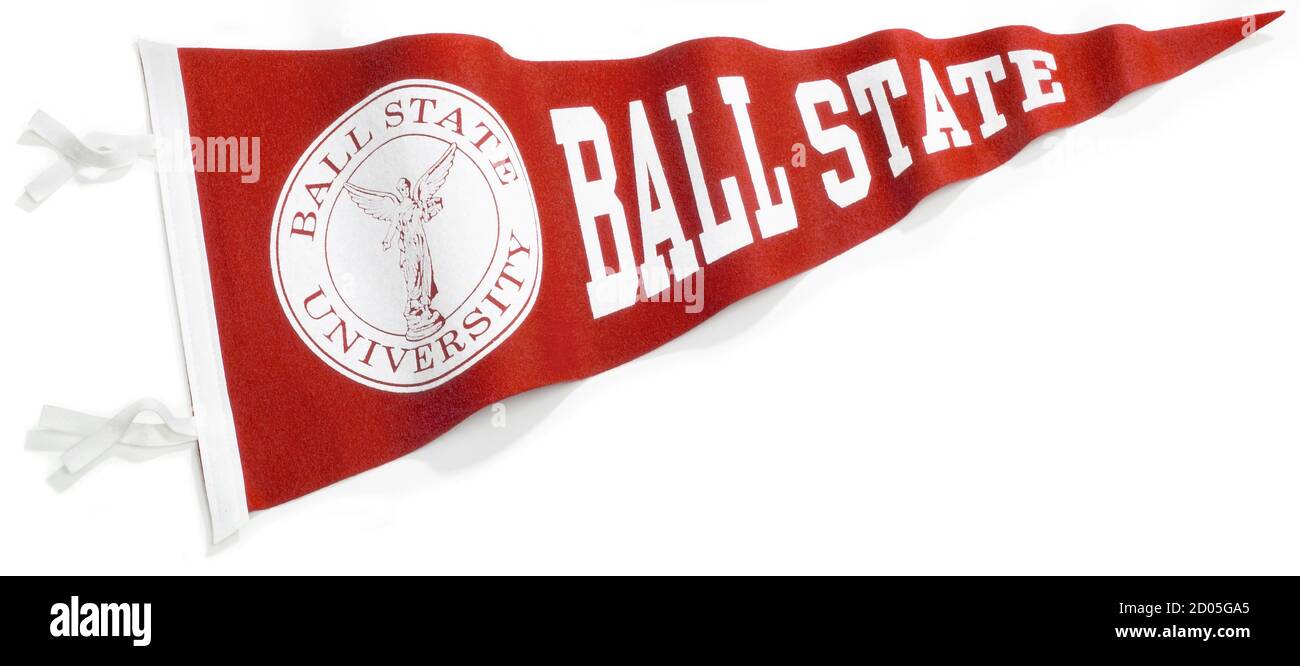 Pennant rosso e bianco della Ball state University fotografato su un sfondo bianco Foto Stock