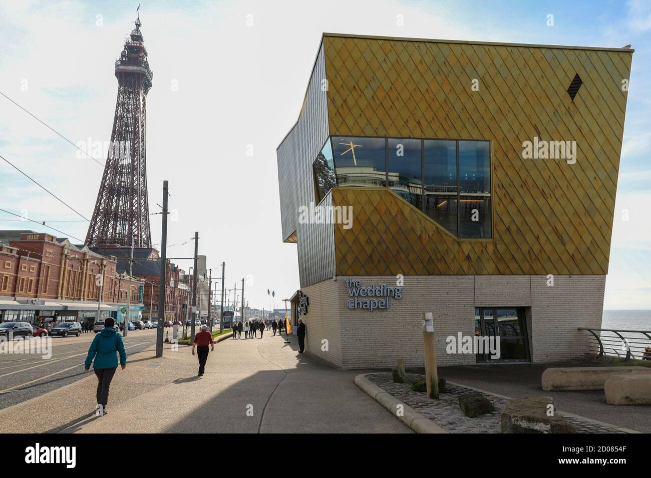 Blackpool Tower e la Wedding Chapel sul lungomare, Blackpool, Lancashire, Inghilterra, Regno Unito Foto Stock