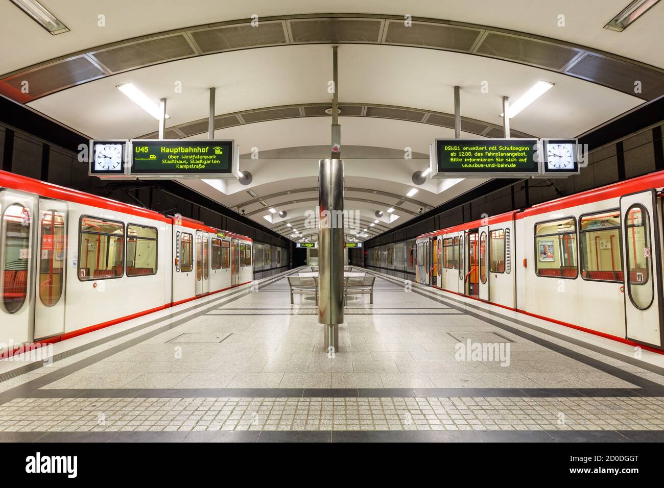 Dortmund, Germania - 9 agosto 2020: Stazione metropolitana Dortmund MRT Stadtbahn Westfalenhallen in Germania. Foto Stock