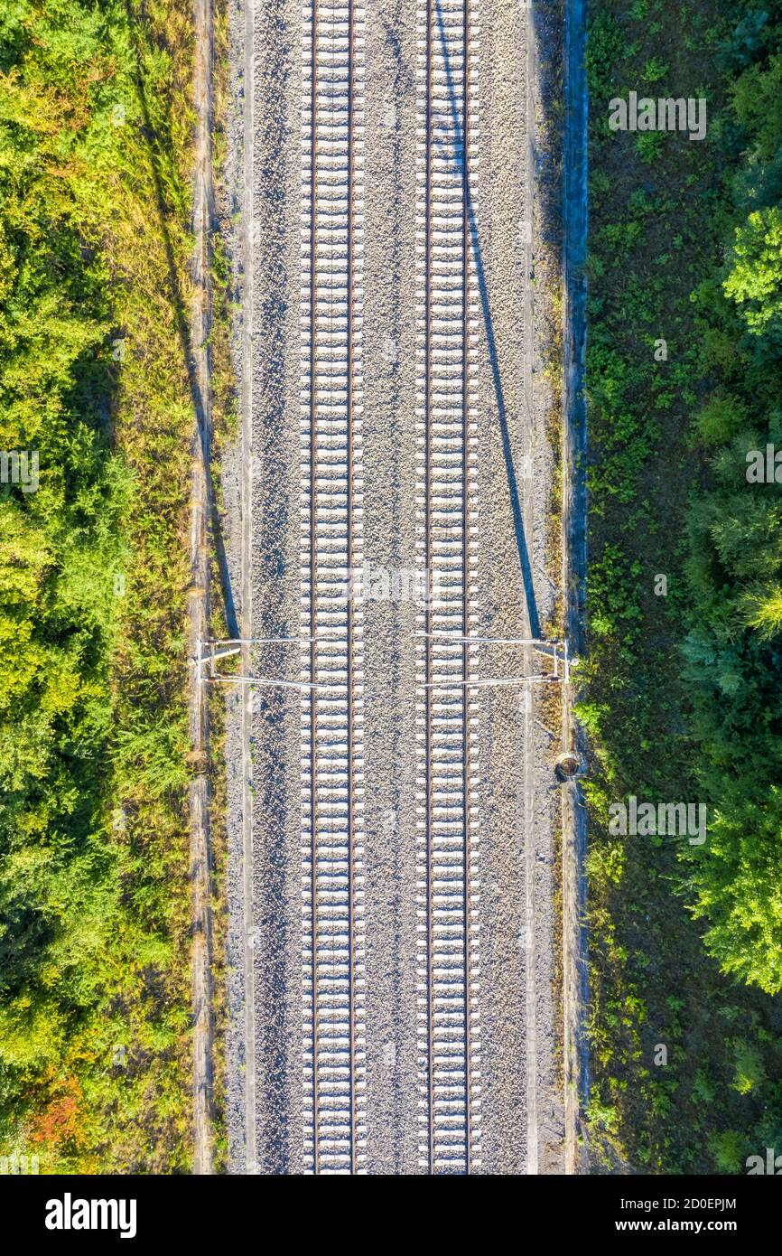 Binari ferroviari linea ferroviaria ferrovia ferrovia ferrovia ferrovia ferrovia ferrovia ferrovia panoramica foto trasporto in formato verticale Foto Stock