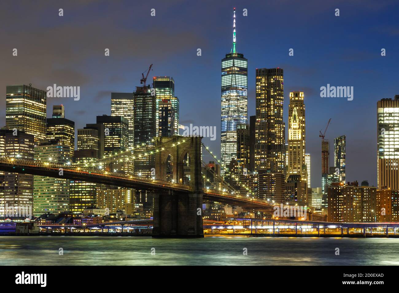 New York City skyline notte Manhattan città Brooklyn Bridge crepuscolo World Trade Center Travel Foto Stock