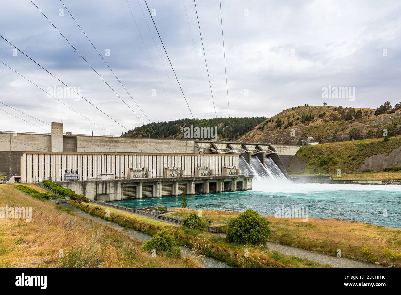 Aviemore Hydro Station in Nuova Zelanda, utilizzando l'acqua dal lago artificiale Aviemore o Mahi Tikumu. Fa parte dello schema idroelettrico Waitaki. Foto Stock