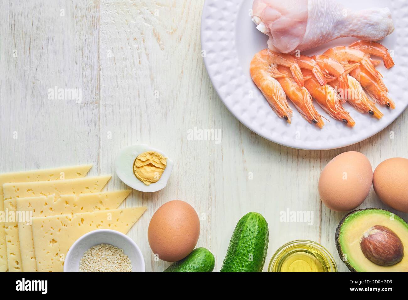 Concetto di dieta a basso contenuto di carboidrati chetogenici con spazio di copia. Cibo sano ed equilibrato con alto contenuto di grassi sani. Dieta per il cuore Foto Stock
