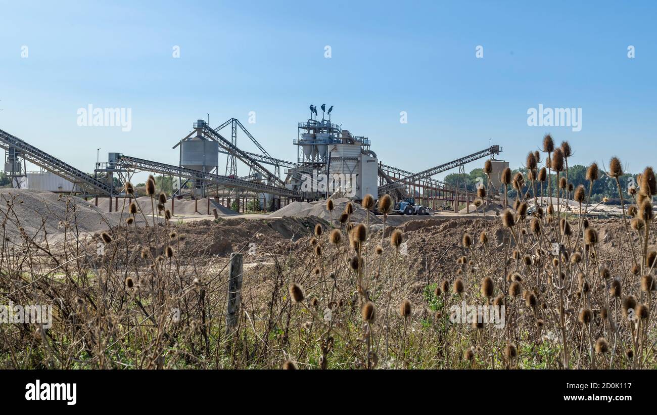 Stabilimento di estrazione della sabbia vicino al fiume Waal a Millingen aan de Rijn, Gelderland, Paesi Bassi Foto Stock