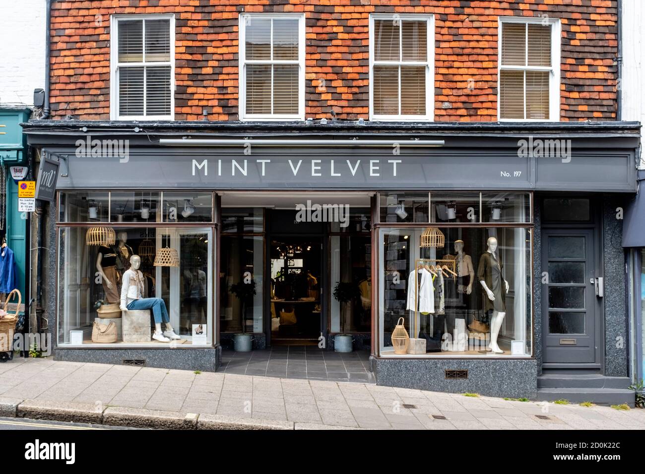 Mint Velvet Abbigliamento Donna, High Street, Lewes, East Sussex, Regno Unito. Foto Stock