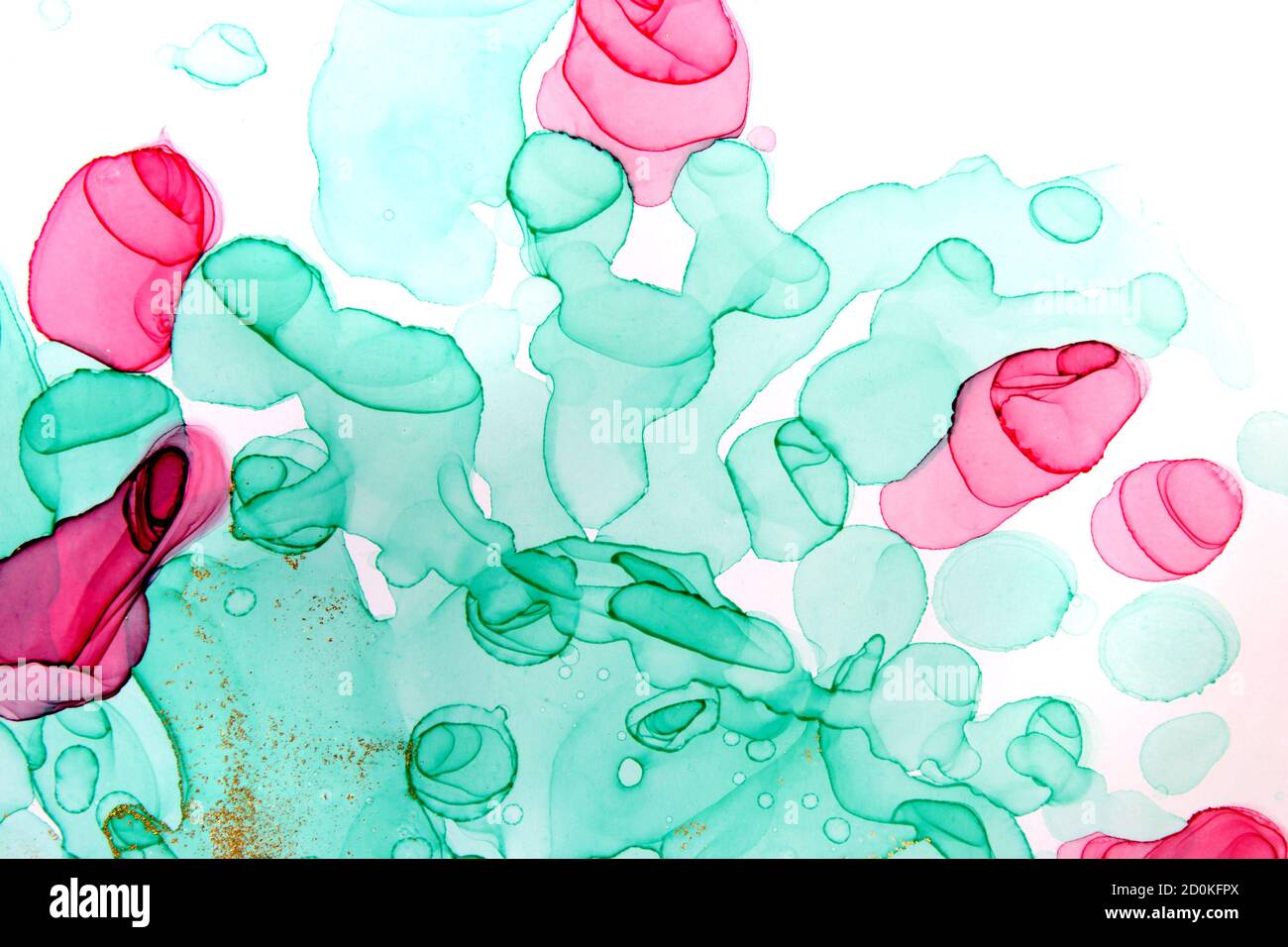 Disegno astratto floreale verde e rosa isolato su sfondo bianco. Tessuto  trasparente color acqua rosa, verde e oro con rose Foto stock - Alamy