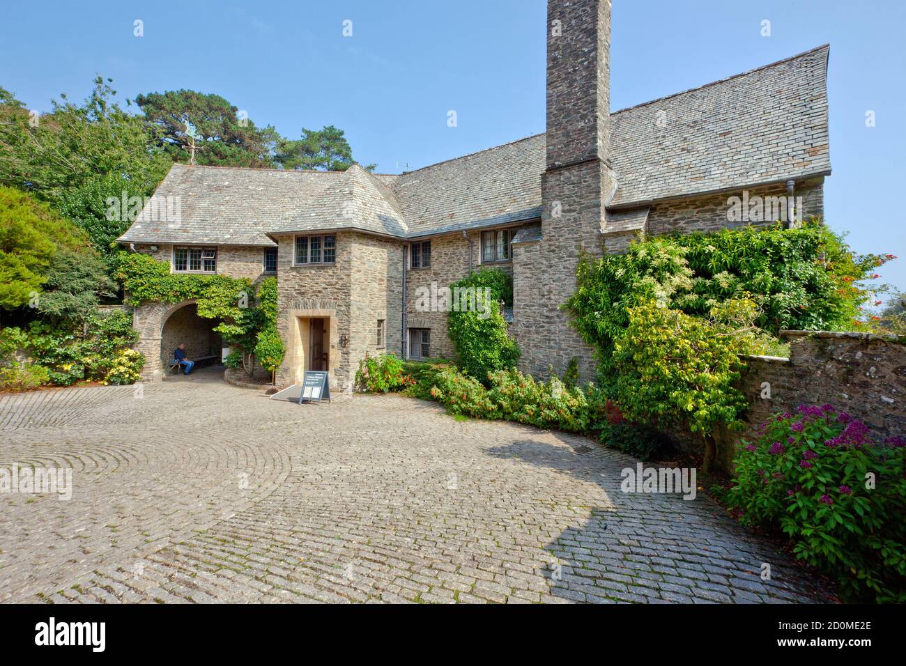 Coleton Fishacre House, in stile Arts & Crafts ex casa di Rupert D'Oyly-carte, vicino a Kingsbridge, Devon, Inghilterra, Regno Unito Foto Stock