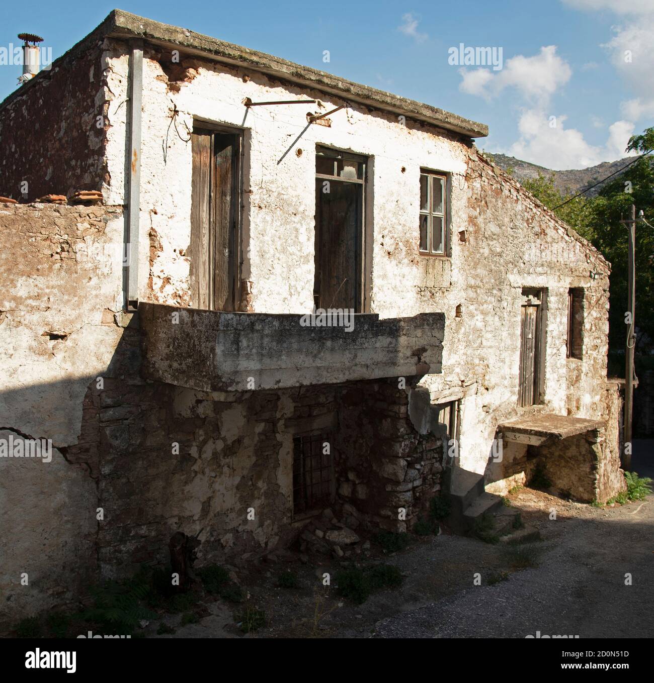 Antico casolare abbandonato situato nella zona montagnosa di Psiloritis, Creta, Grecia. Foto Stock