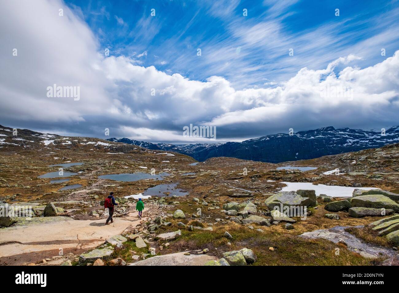 Escursionisti sulle montagne della Norvegia Foto Stock