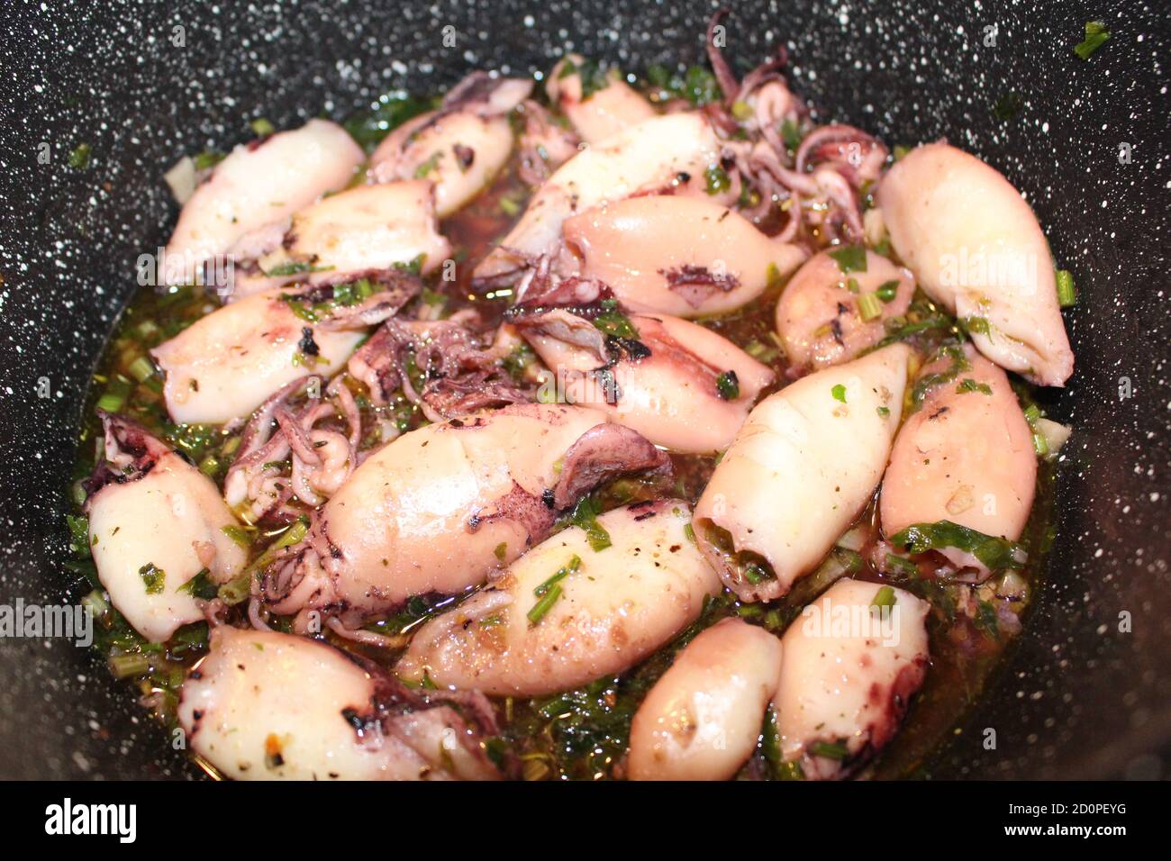 Calamari freschi dalla padella! Foto Stock