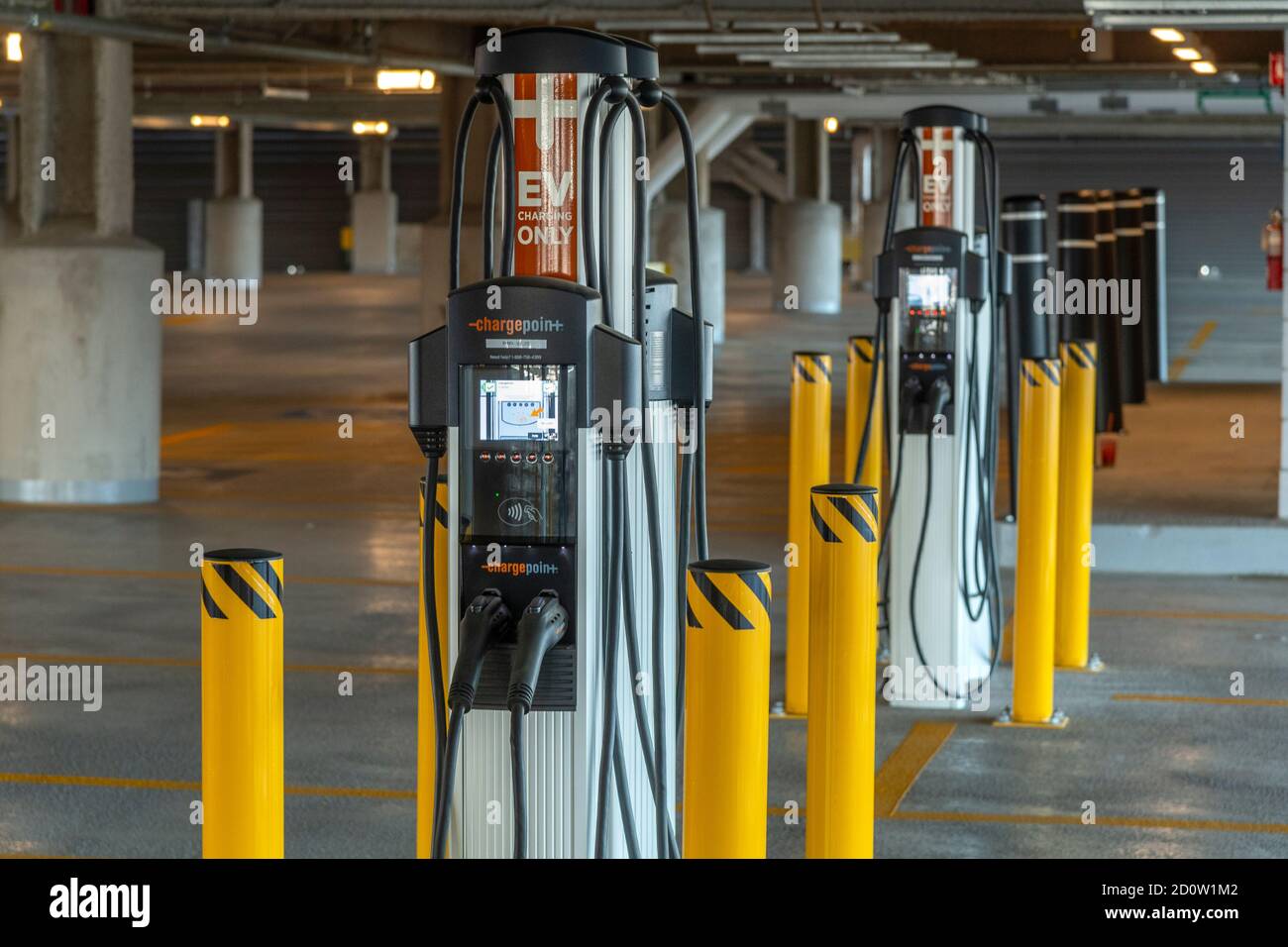 Stazione di ricarica pubblica per auto elettriche e veicoli, Boston USA Foto Stock