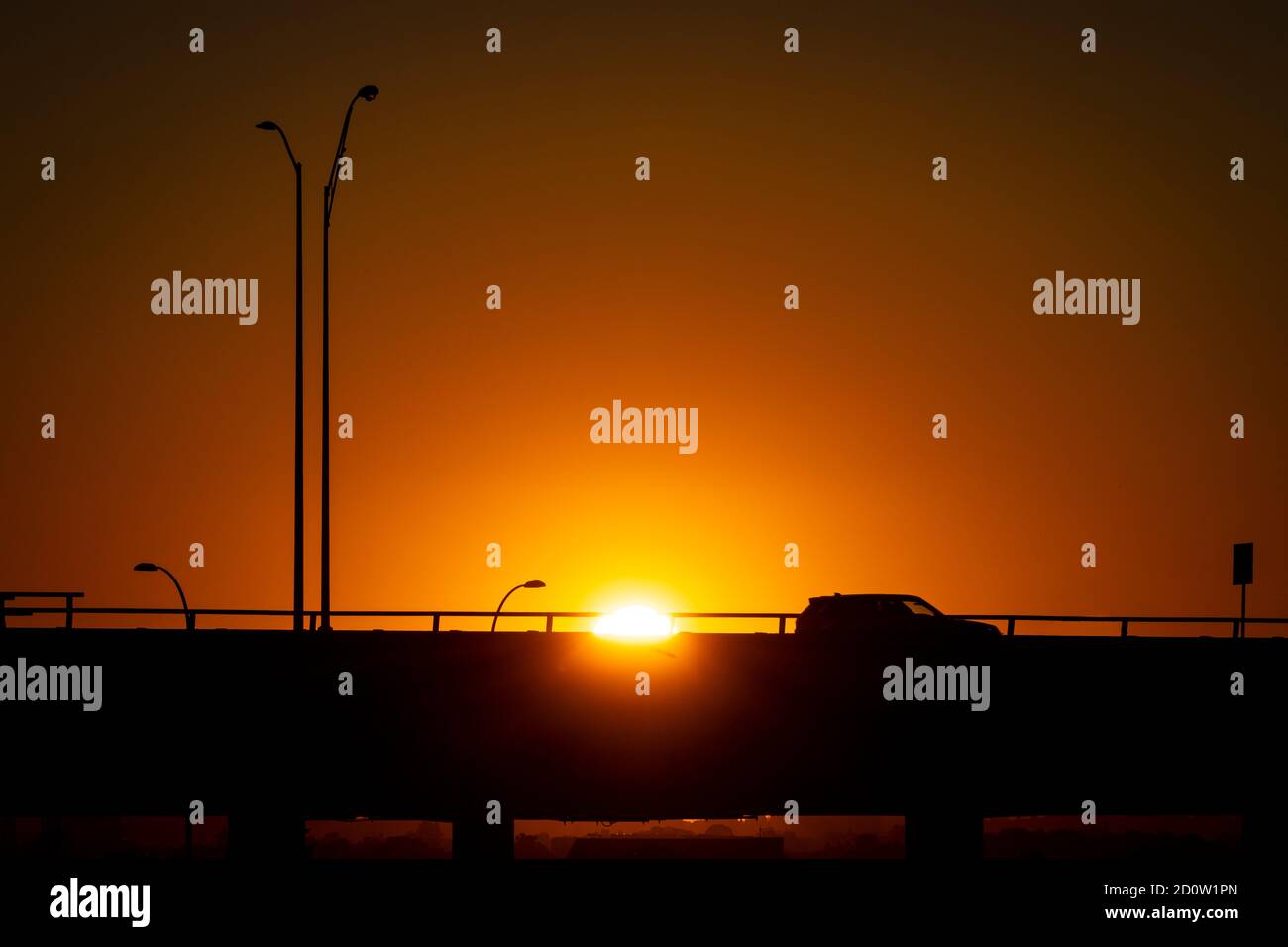 Autostrada sopraelevata con sole e tramonto, Boston, USA Foto Stock